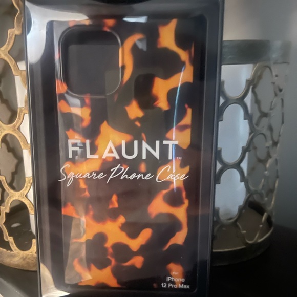 Flaunt square iPhone 12 Pro Max - Picture 1 of 2